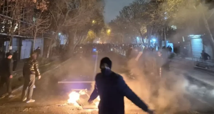 Irán ejecuta a dos hombres condenados por su participación en protestas de enero