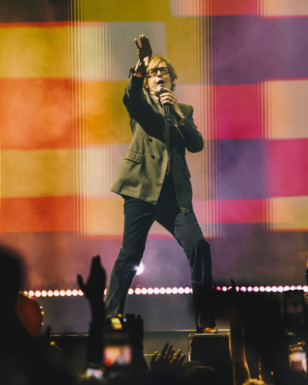 Pulp regaloneó a Chile con hits, guiños a la discoteque Blondie y dos canciones fuera de programa