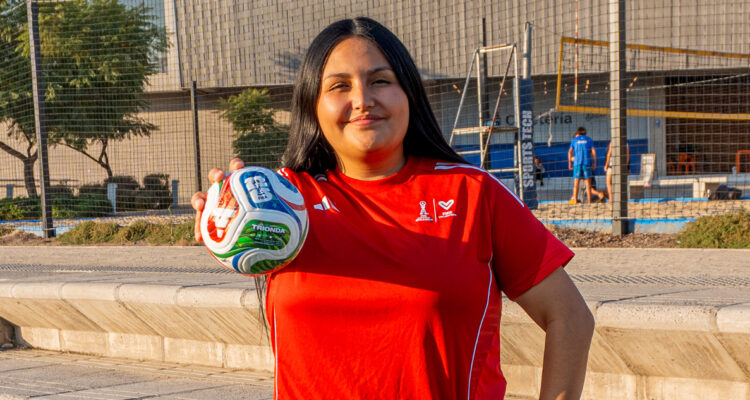 Foto de Javiera Andrade, la estudiante chilena que irá al Mundial 2026