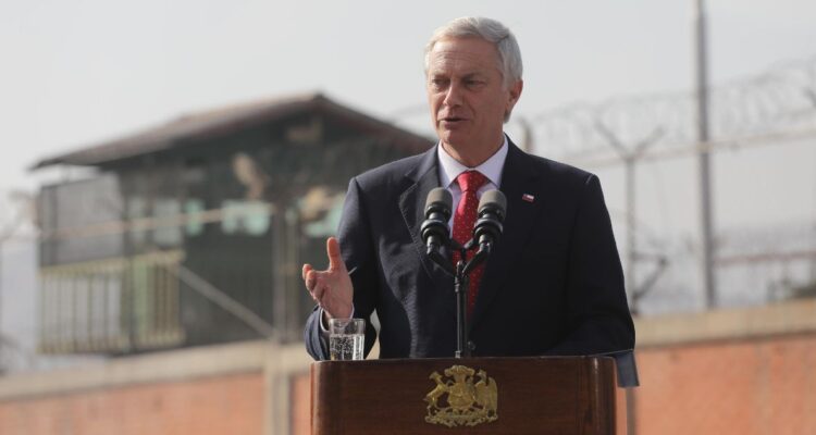Kast destaca que se deben respetar los Derechos Humanos de los reos: “La justicia no es venganza”
