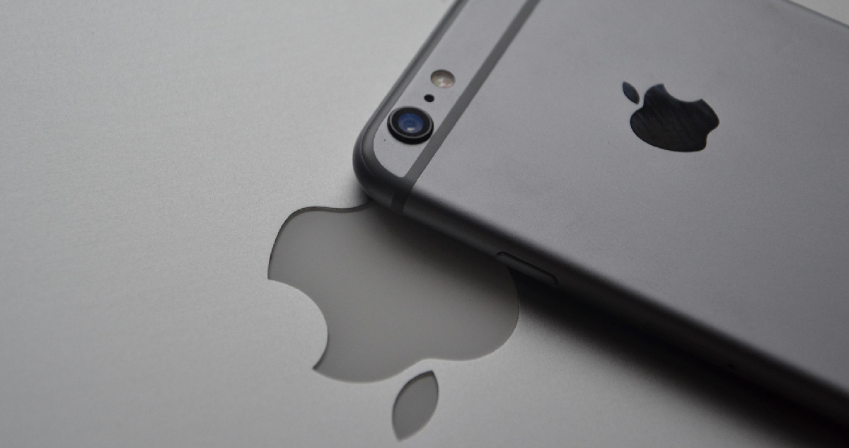 “La situación es insostenible”: la escases global de chips obliga a Apple a subir precios de productos