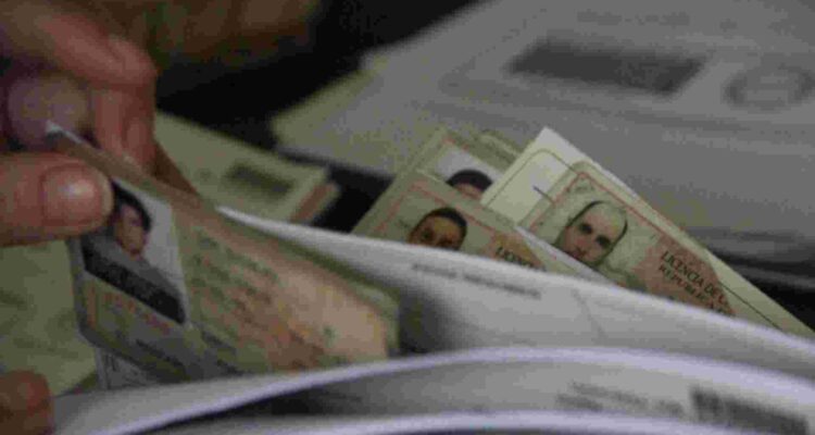 Cobraban hasta $600 mil: Fiscalía revela cómo operaba venta de licencias fraudulentas en Alto Hospicio
