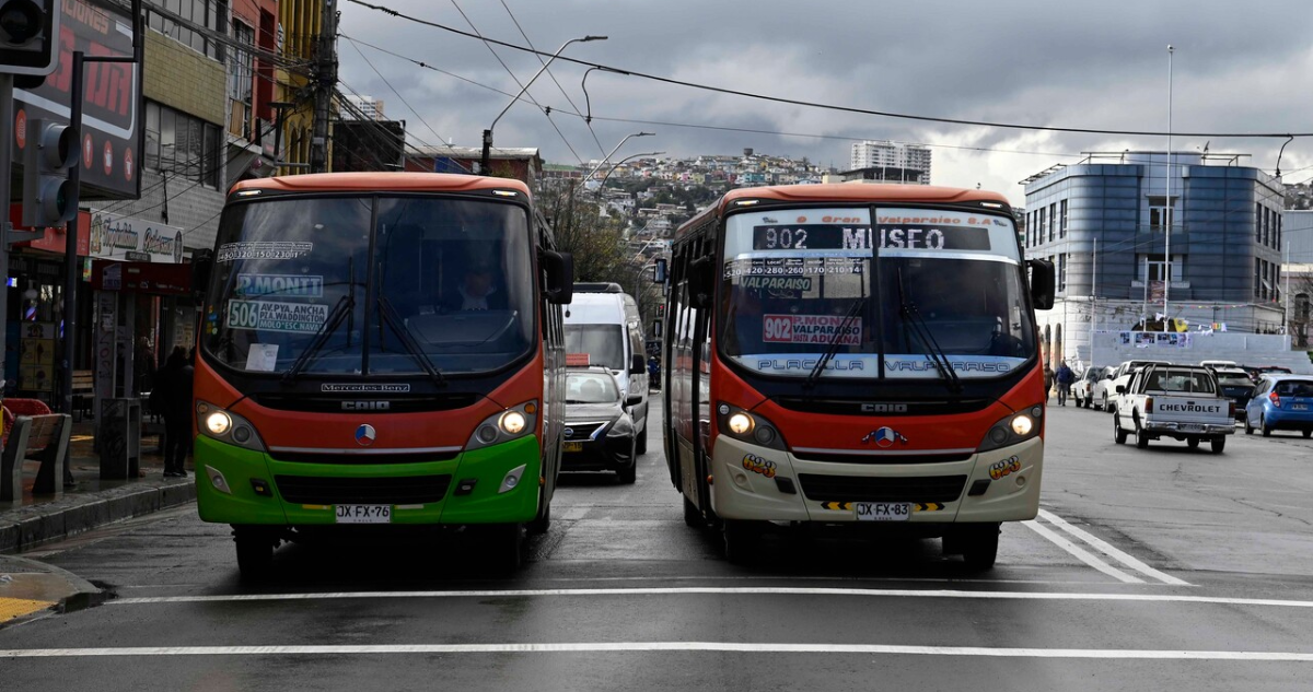 Micreros de Valparaíso en alerta por no pago de subvenciones estatales hace 9 meses: no descartan paro