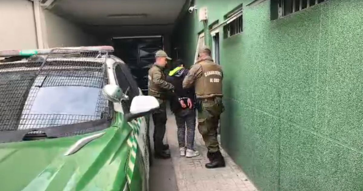 Madre denuncia presunto ataque de su expareja a su hija en Melipilla: niña está en riesgo vital