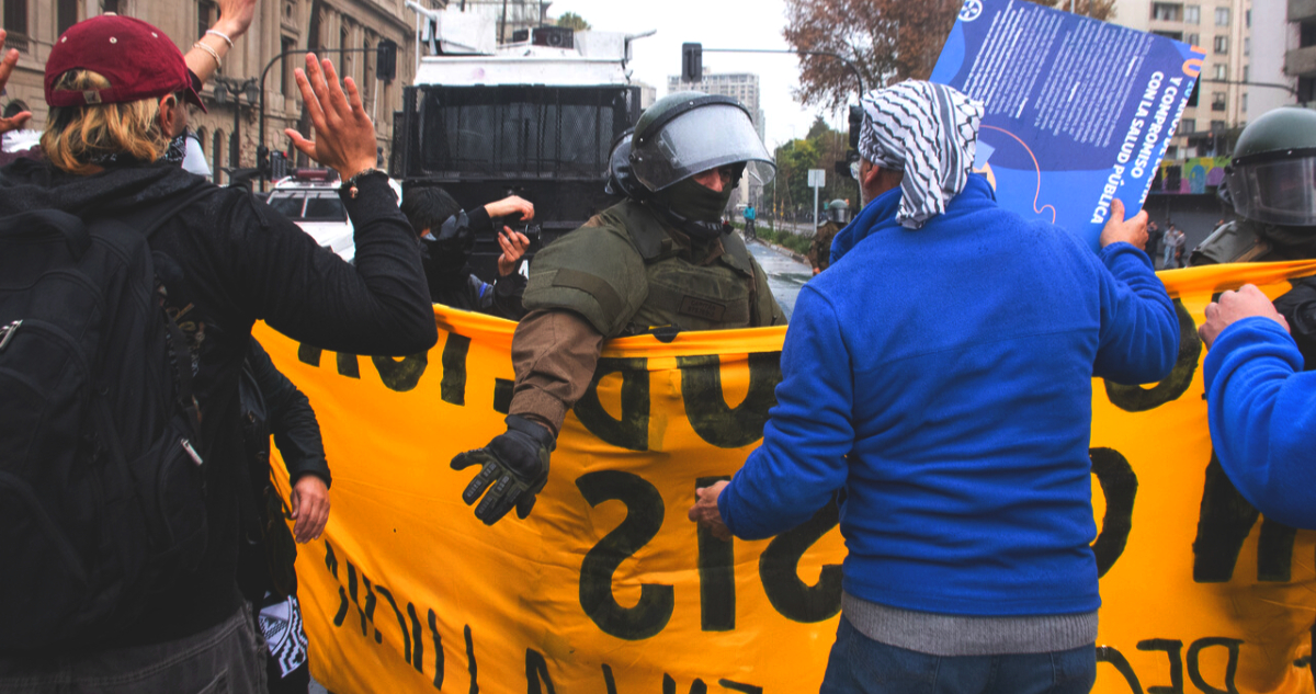 Marcha en Santiago deja 35 detenidos, 3 civiles con lesiones y 3 carabineros heridos, según Delegación