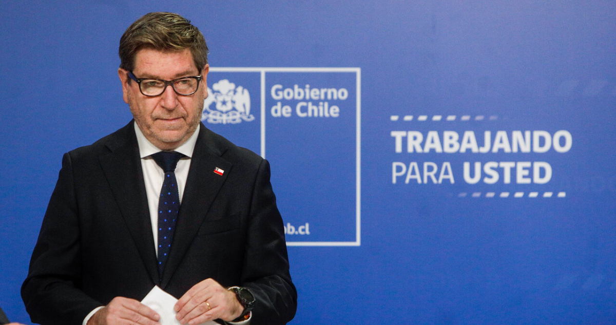 Ministro Mas se enfrasca en round con diputado Cuello criticando “incompetencia de comunistas”