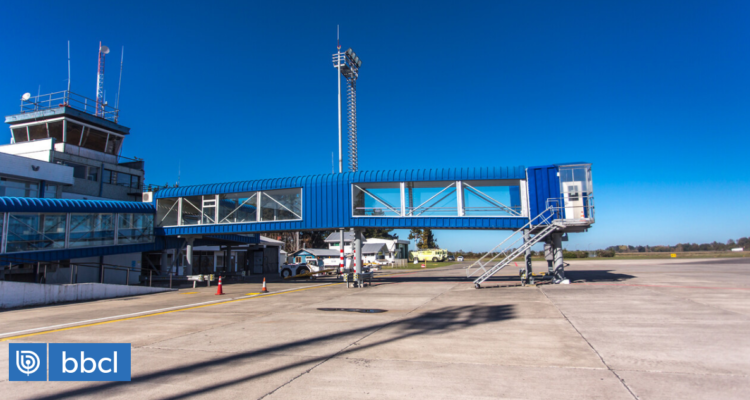 https://media.biobiochile.cl/wp-content/uploads/2026/06/mejoramiento-en-aerodromo-de-osorno-750x400.png