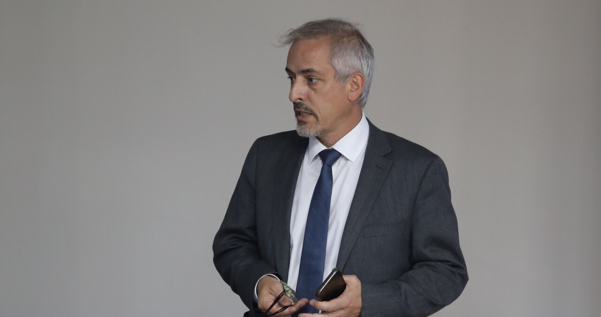 Exdirector de Migraciones revela oficios a la DGAC donde advirtió polémicos vuelos con niños haitianos
