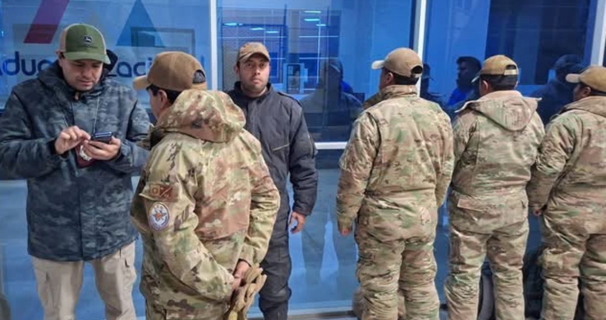 Militares bolivianos retenidos tras cruzar a Chile por accidente fueron devueltos a su país