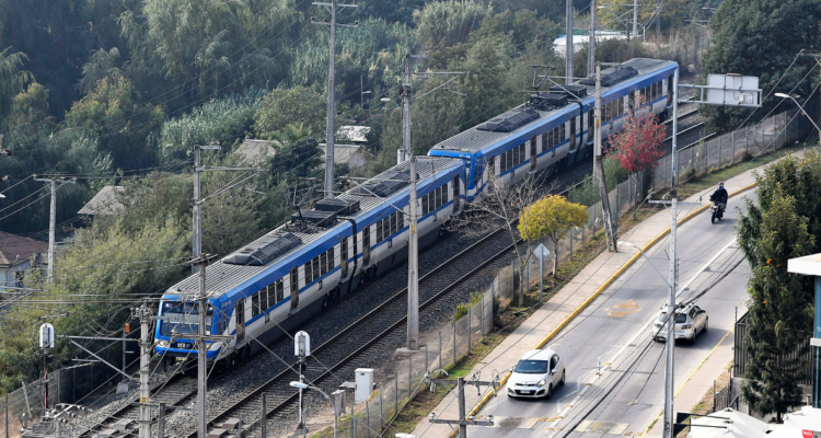 Ministerio de Transportes y MOP iniciarán estudios para evaluar viabilidad de tren Santiago-Valparaíso