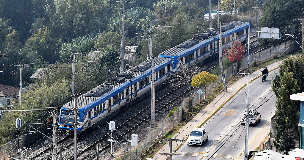 Ministerio de Transportes y MOP iniciarán estudios para evaluar viabilidad de tren Santiago-Valparaíso