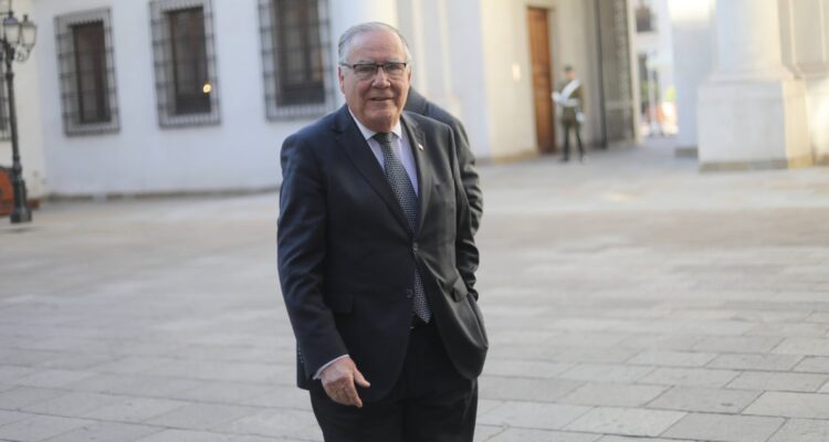 Ministro Campos por eventual cobro en uso del agua de riego