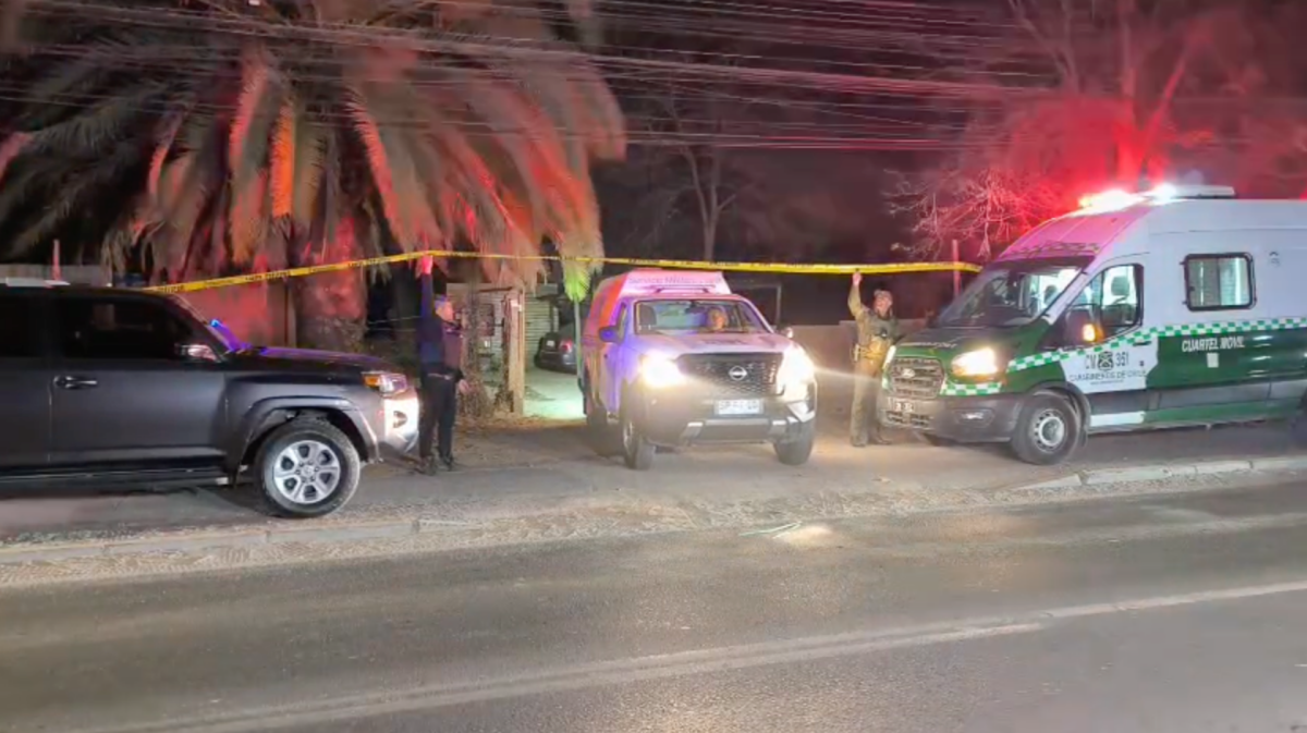 Violenta noche en Lampa: un hombre es encontrado muerto en su hogar y otro fue acribillado en un auto