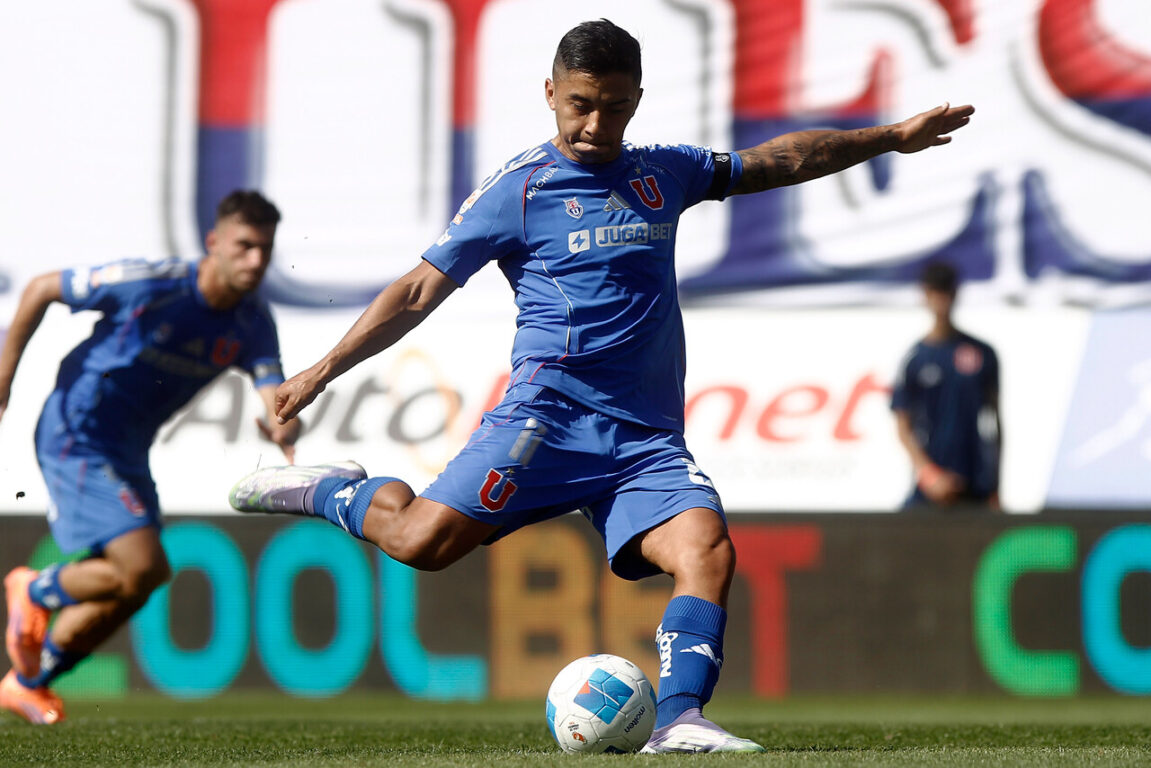 Nicolás Guerra jugando por La U.