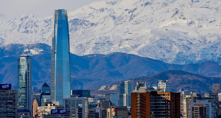 OCDE baja proyección de crecimiento para Chile al 1,7% y apunta a la política fiscal y alza de energía