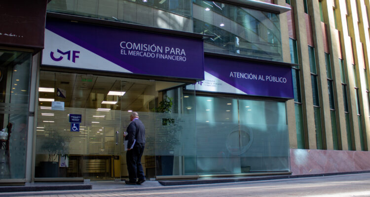 Operación Tokio: CMF sincera que hay “aspectos de mejora y situaciones que corregir” en los bancos