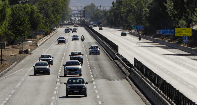 403 mil vehículos saldrán de la RM este fin de semana largo: hay “Peaje a Luca” en carreteras