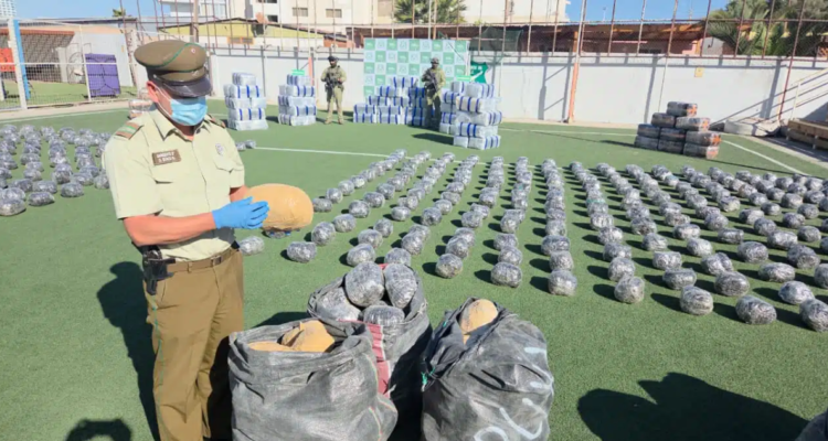 Persecución en el desierto permite incautar 1,6 toneladas de droga, pero sin detenidos