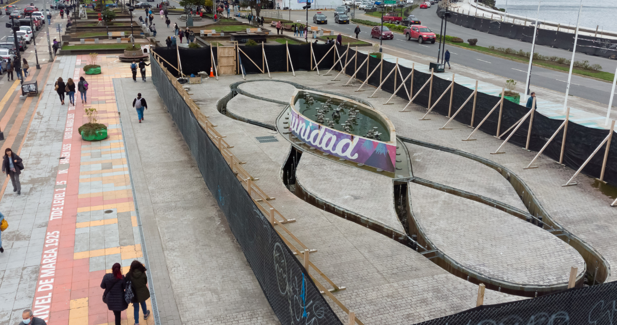 Alcalde de Puerto Montt anuncia consulta para definir futuro de espacio de pileta de aguas danzantes
