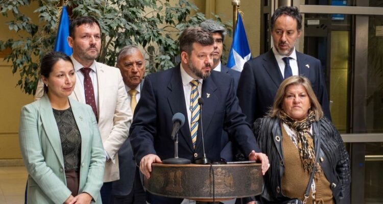 Libertarios rechazan aumento de deuda fiscal, culpan al gobierno anterior y anuncian voto en contra