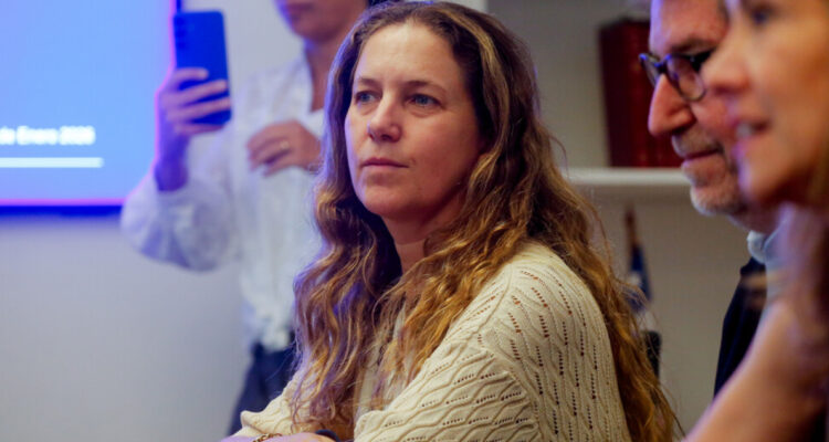 Presidenta de la Sofofa advierte que superar las metas de deuda “lo termina pagando las personas”
