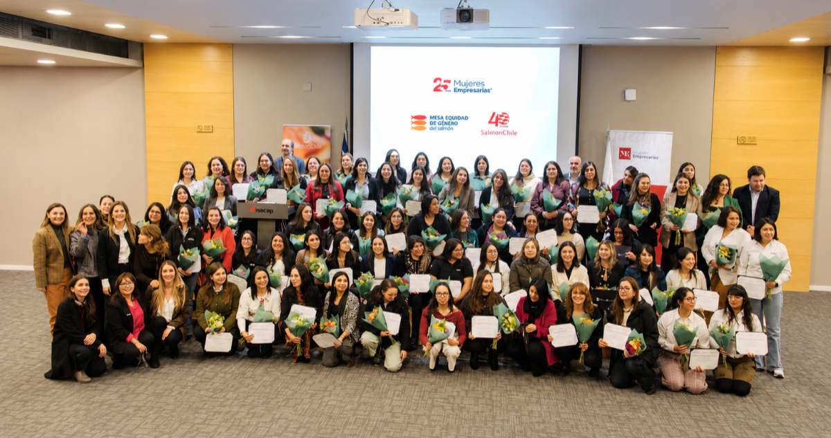 Programa de liderazgo femenino para la industria salmonera certifica 75 mujeres en su primera edición