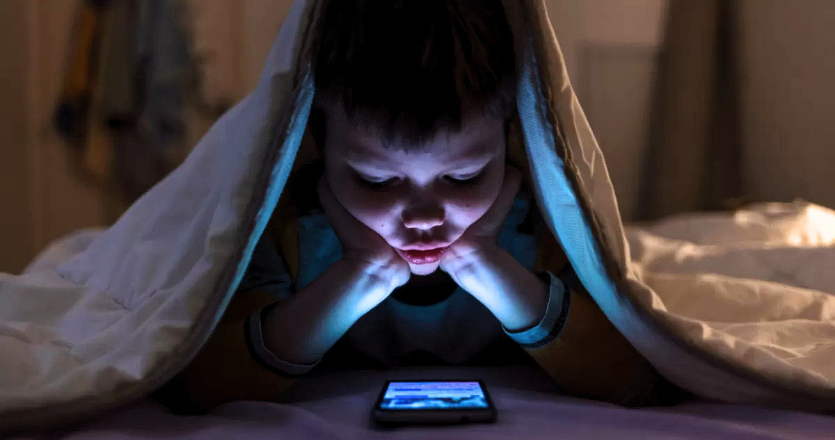 Prohibición redes sociales menores de 18 años