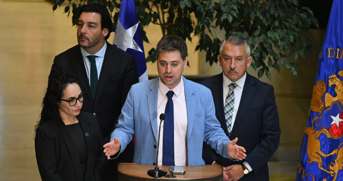 PS acusa inconsistencia del Gobierno en querer aumentar deuda: dicen que busca financiar megarreforma