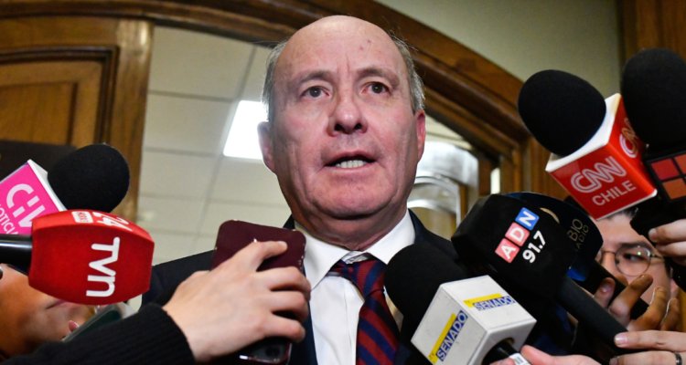 Quiroz llama a tener “cuidado de endeudarse” con carreras donde “hay menos futuro” y genera críticas