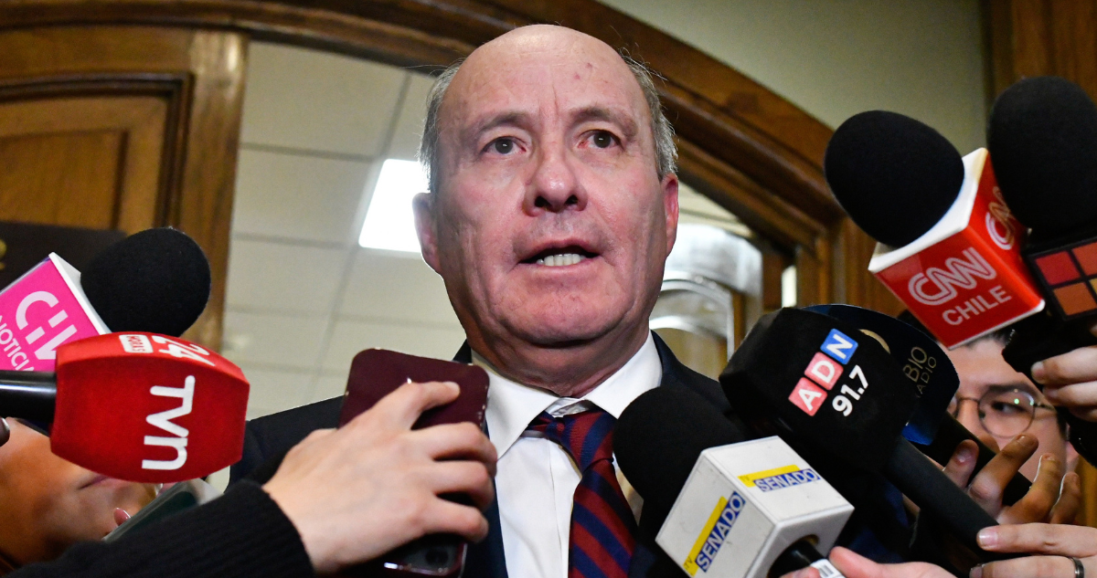 Quiroz llama a tener “cuidado de endeudarse” con carreras donde “hay menos futuro” y genera críticas