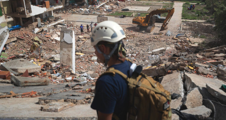 Reportan que aire ya comienza a oler a descomposición en zonas afectadas por terremotos en Venezuela