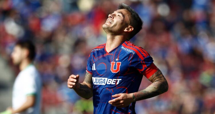 Charles Aránguiz estará varias semanas alejado de las canchas por lesión.