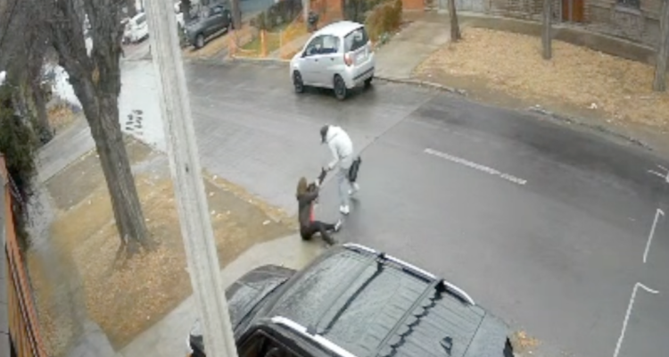 Dos extranjeros detenidos por robo a adulta mayor que fue agredida y arrastrada en Quinta Normal