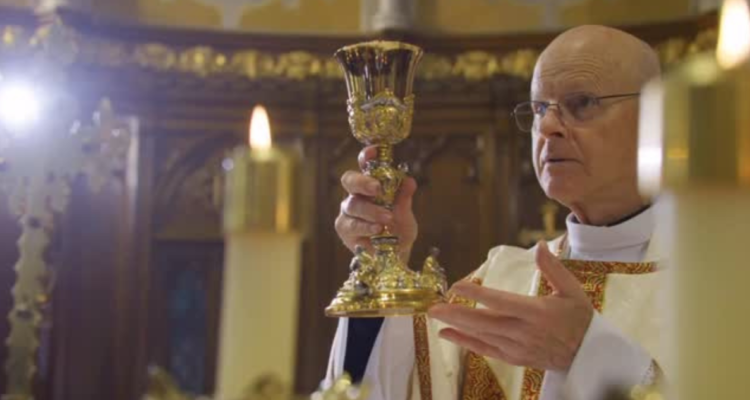 sacerdote exorcista