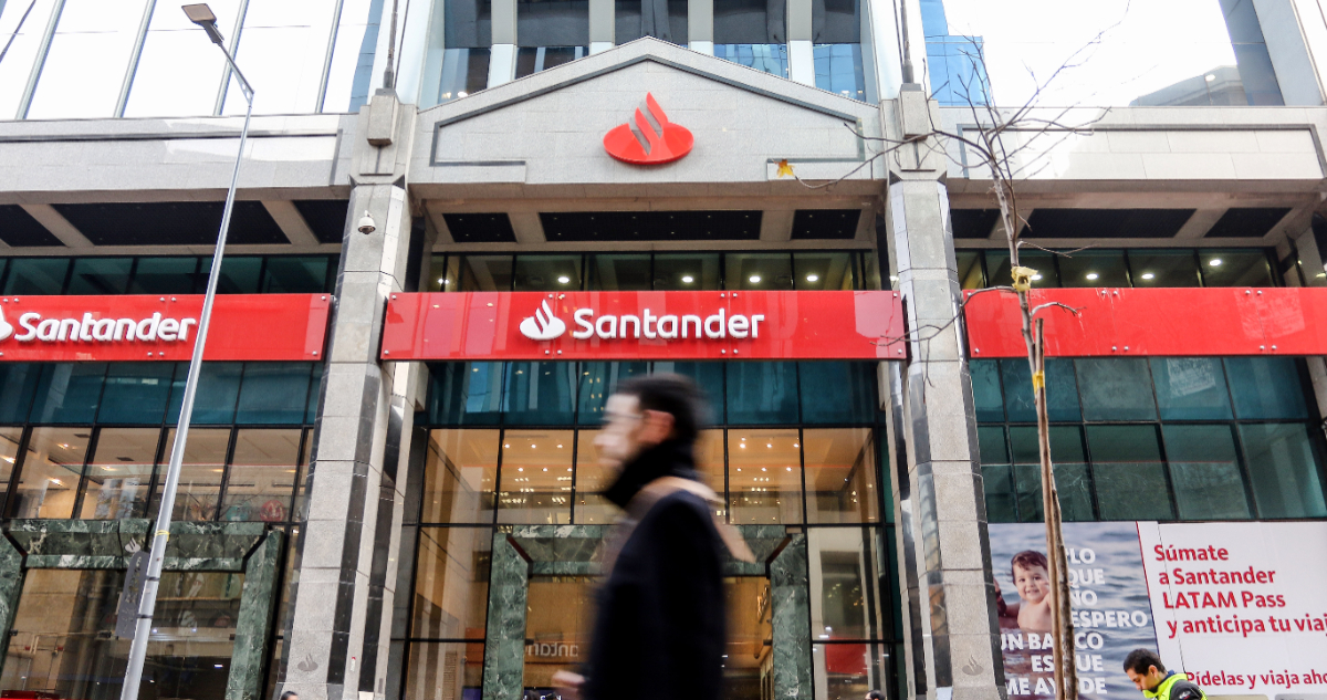 Reforma de Pensiones: Santander gestionará inversiones de fondo que respaldará el sistema previsional