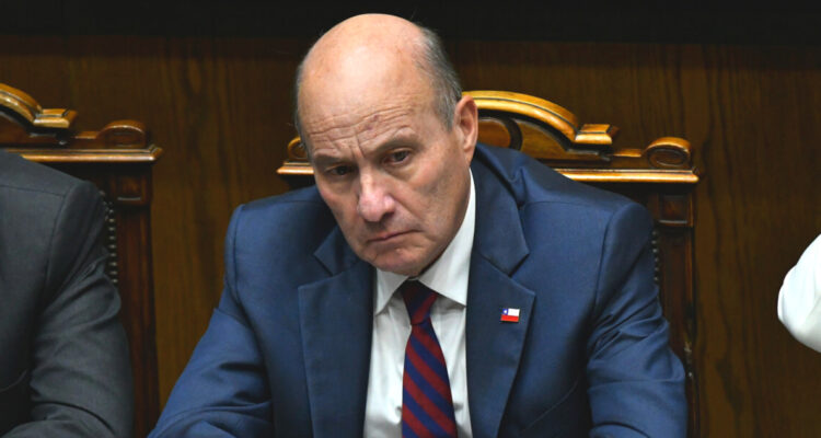 Senado aprueba en general reajuste de $14 mil al sueldo mínimo: proyecto vuelve a Comisión de Hacienda