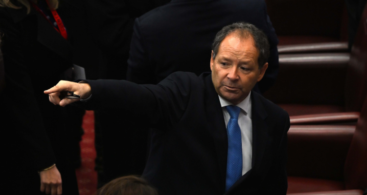 Senado ratifica a Luis Rojas como su nuevo secretario tras dejar en el camino a exministra Lobos