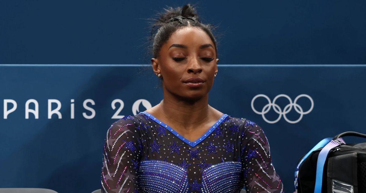 Simone Biles reveló que estuvo “a punto de morir” y permanece en reposo.