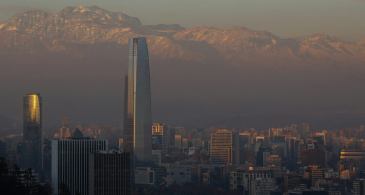 Foto de smog en el aire de Santiago