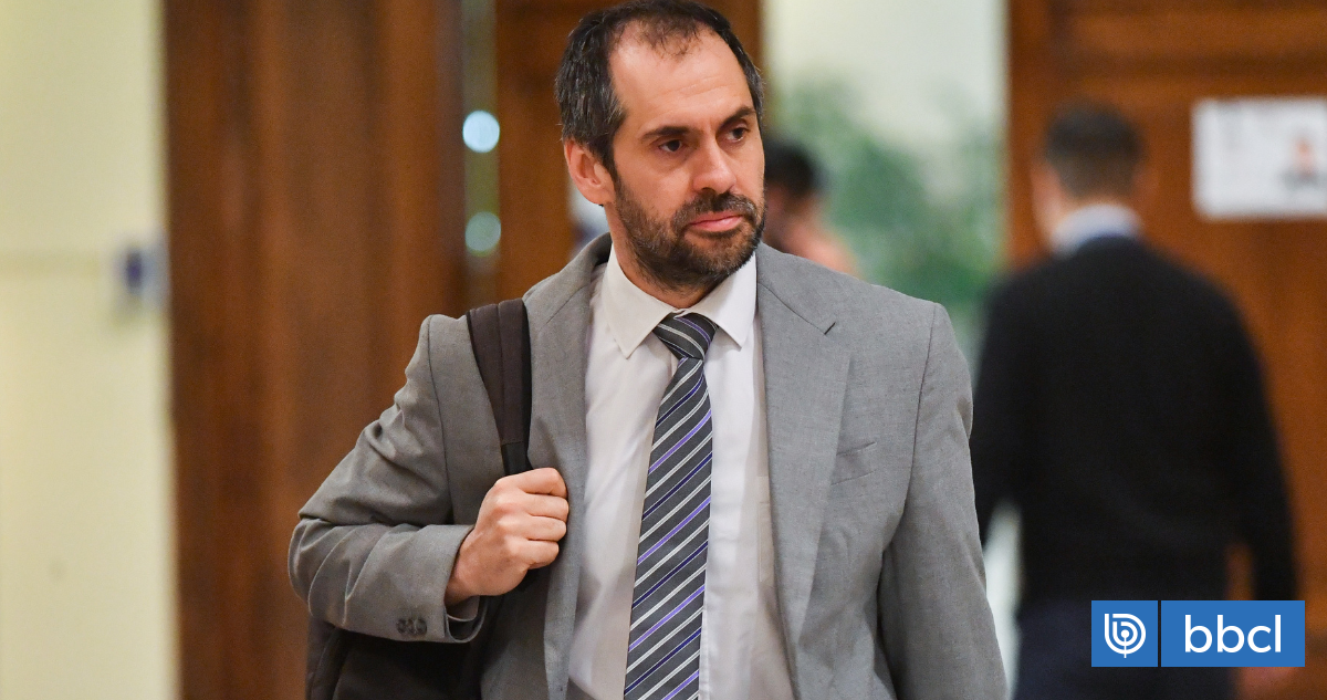Este lunes se presenta AC contra exministro Grau en medio de