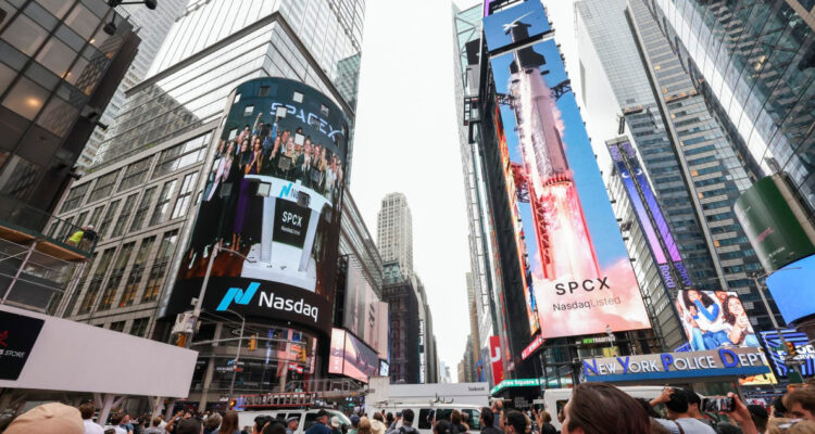 SpaceX va como cohete: acciones suben casi 20% y es la sexta empresa más valiosa del mundo en bolsa