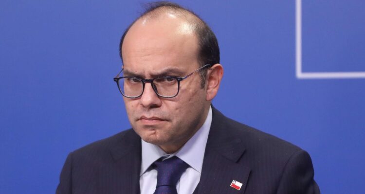 Gobierno tilda Encuesta CEP de "foto del momento", pide confiar y evita autocrítica por desaprobación