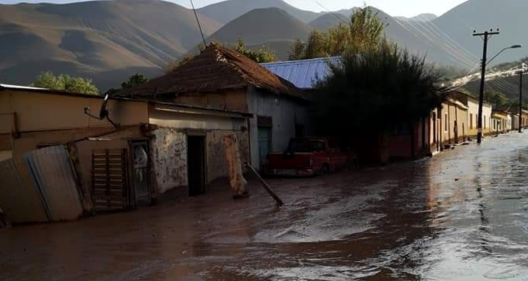 Viviendas dañadas tras aluvión e inundación.