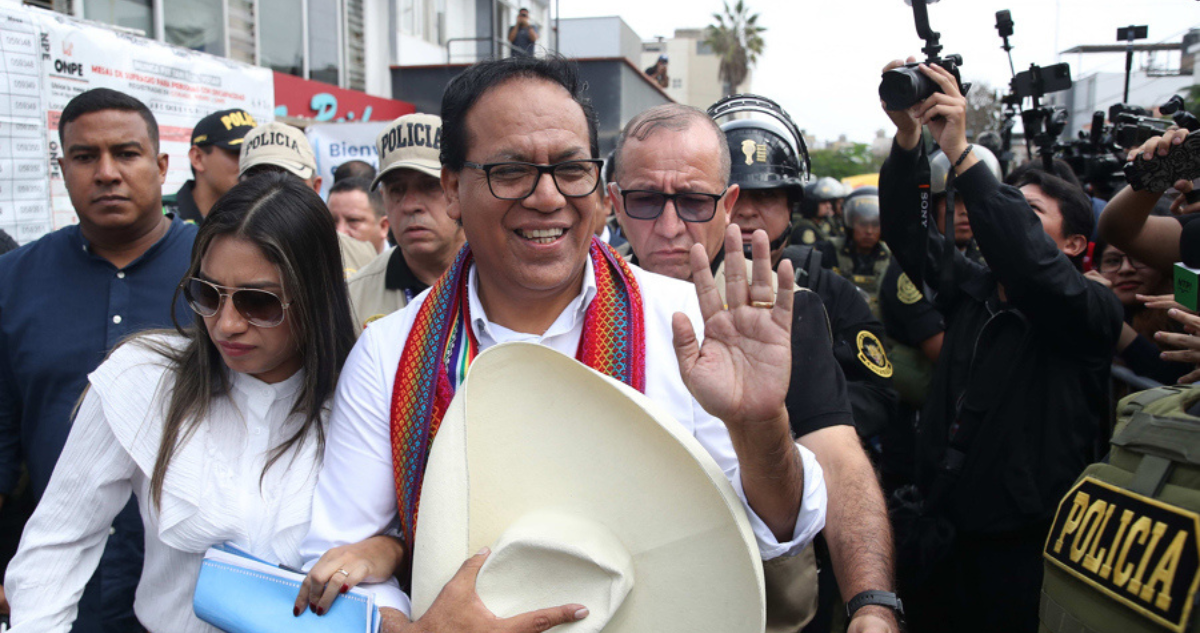 Tras votar, Roberto Sánchez afirma no tener ningún asunto pendiente con Chile por las fronteras