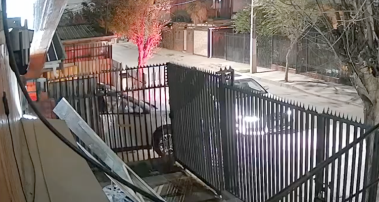 “Pásale balazo”: delincuentes encañonan a familia con niñas para cometer turbazo en Puente Alto