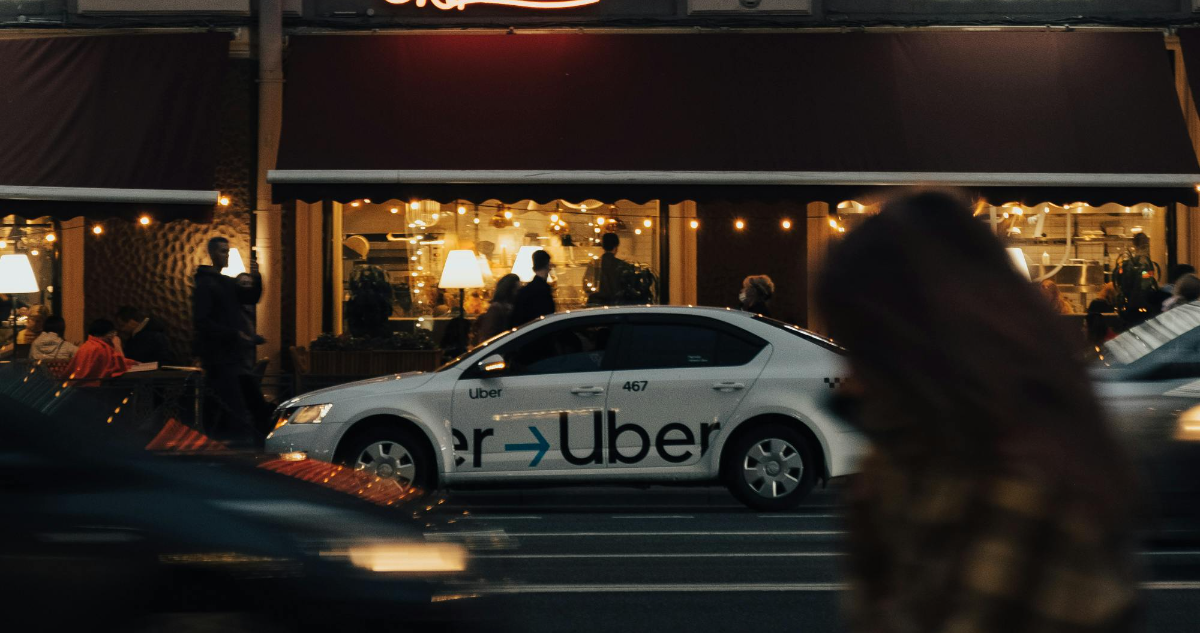 Uber busca reordenamiento y despedirá al 23% de su plantilla de trabajadores