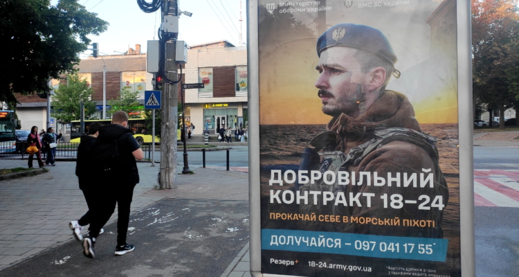 Ucrania buscará que más extranjeros se sumen a su Ejército contra Rusia y ofrecerá altos salarios