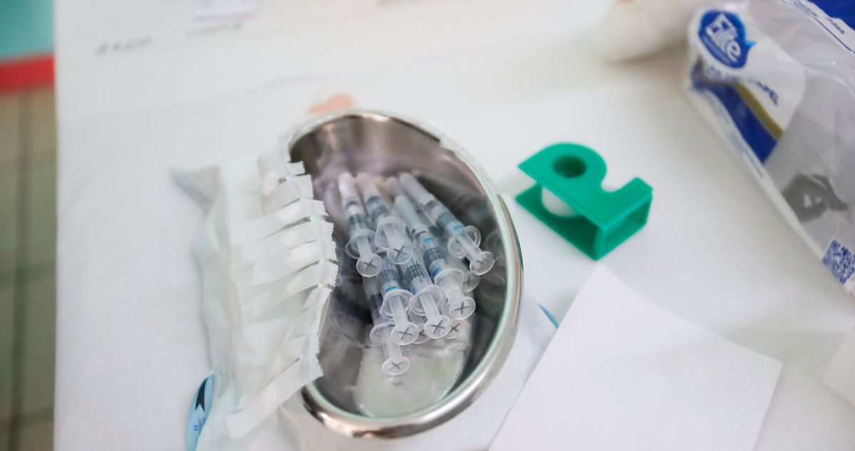 Autoridades refuerzan llamado a vacunarse: influenza A sigue predominando en virus respiratorios