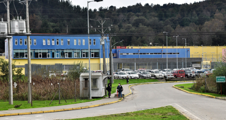 Valdivia: incautan casi 50 armas blancas tras allanamiento en Complejo Penitenciario Llancahue