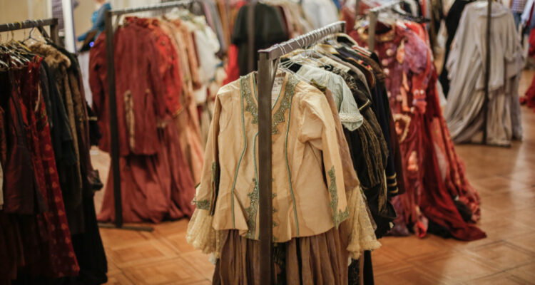 ¿Quieres renovar tu clóset? Municipal de Santiago inicia Venta de Vestuario con piezas desde $3.000